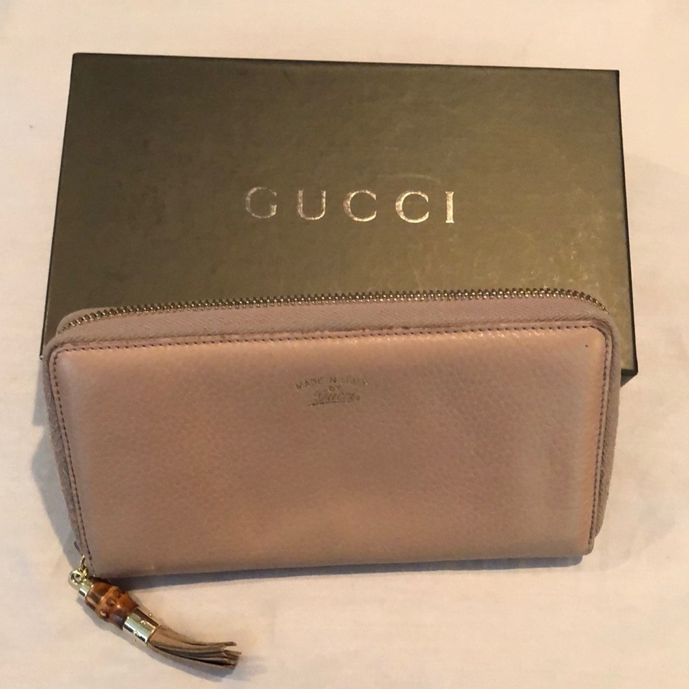 Stunning Gucci Ziparound Wallet in Box